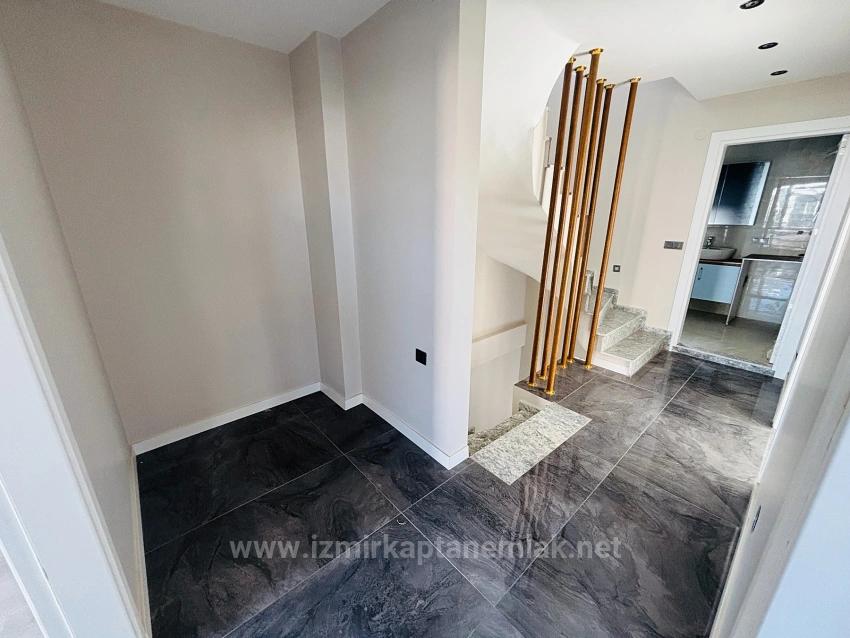 Freistehende, Geräumige 3+1 Villa Zum Verkauf Im Zentrum Von Seferihisar Payamlı