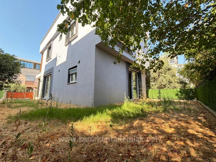 Freistehende, Geräumige 3+1 Villa Zum Verkauf Im Zentrum Von Seferihisar Payamlı