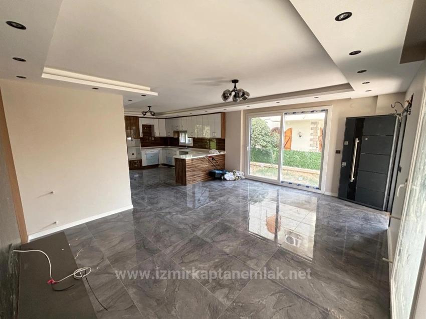 Freistehende, Geräumige 3+1 Villa Zum Verkauf Im Zentrum Von Seferihisar Payamlı