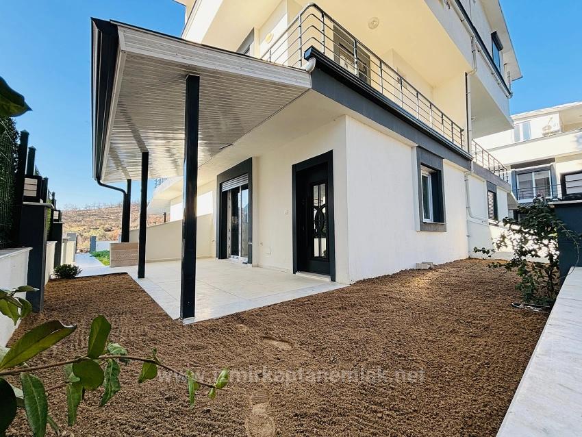 Neubau-Villa (2+1 Schlafzimmer, Lizenziert) Mit Garten In Seferihisar Payamlı Zu Verkaufen