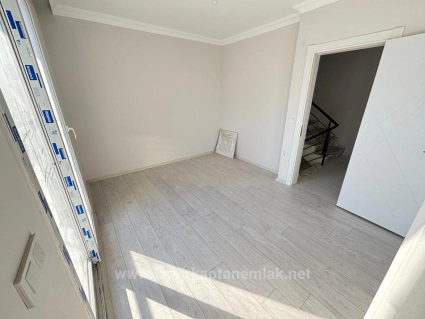 Neubau-Villa (2+1 Schlafzimmer, Lizenziert) Mit Garten In Seferihisar Payamlı Zu Verkaufen