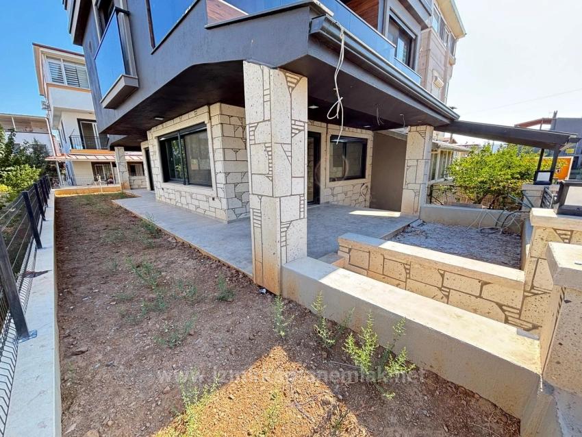 6+2-Zimmer Sommerhaus Zu verkaufen in Payamlı Bz. Seferihisar Doğanbey - 185 m²