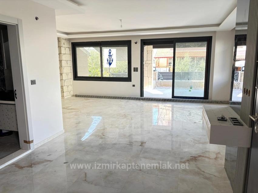 6+2-Zimmer Sommerhaus Zu verkaufen in Payamlı Bz. Seferihisar Doğanbey - 185 m²