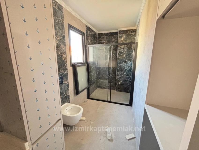 6+2-Zimmer Sommerhaus Zu verkaufen in Payamlı Bz. Seferihisar Doğanbey - 185 m²