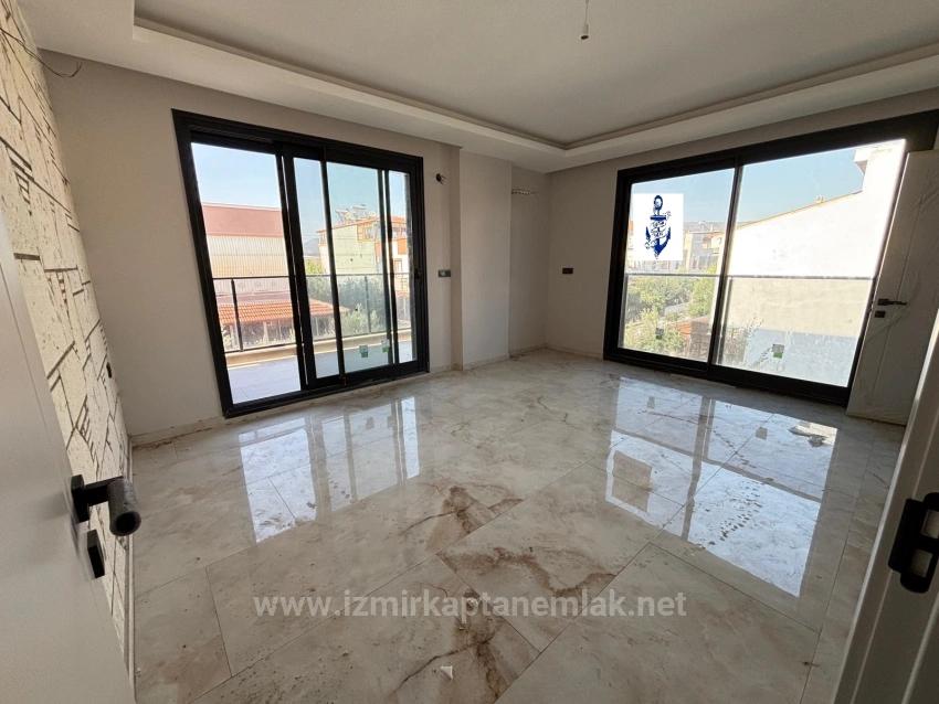 6+2-Zimmer Sommerhaus Zu verkaufen in Payamlı Bz. Seferihisar Doğanbey - 185 m²