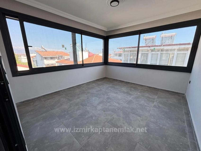 Großzügiges 6+2-Triplex-Apartment Im Zentrum Von Seferihisar Zu Verkaufen