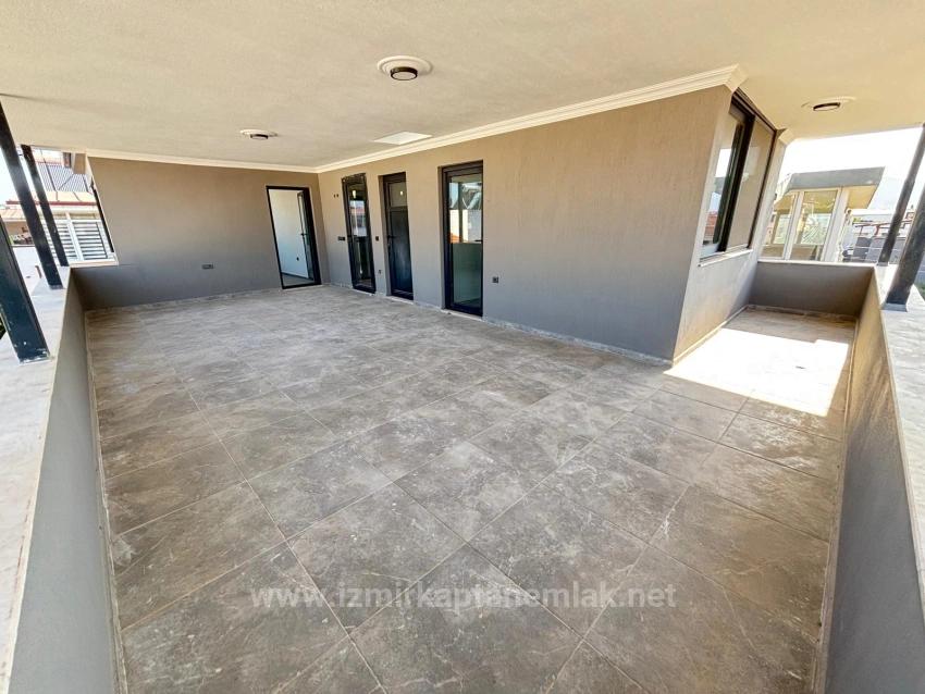 6+2-Zimmer Sommerhaus Zu verkaufen in Payamlı Bz. Seferihisar Doğanbey - 185 m²