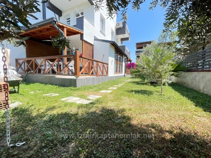 Großzügige 3+1-Zimmer-Villa Mit Parkplatz Und Großem Garten In Seferihisar Doğanbey Zu Verkaufen