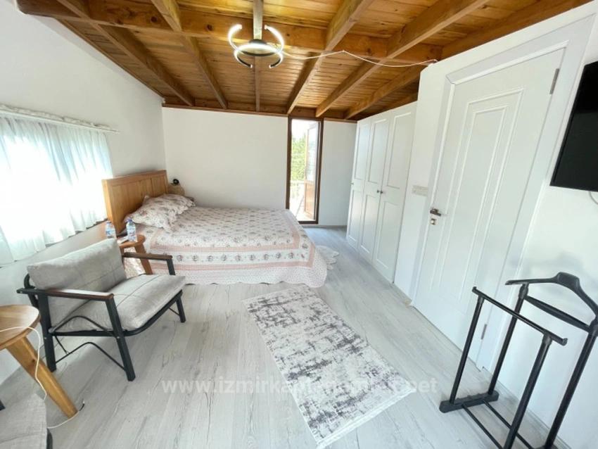 Großzügige 3+1-Zimmer-Villa Mit Parkplatz Und Großem Garten In Seferihisar Doğanbey Zu Verkaufen