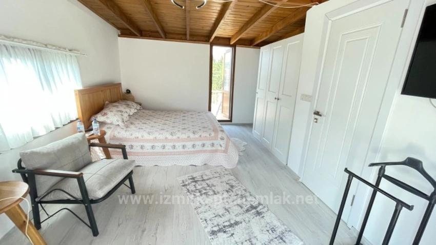 Großzügige 3+1-Zimmer-Villa Mit Parkplatz Und Großem Garten In Seferihisar Doğanbey Zu Verkaufen