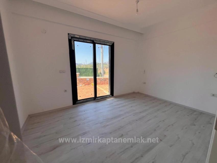 Brandneue 2+1-Villa Mit Großem Garten In Seferihisar Kavakdere Zu Verkaufen