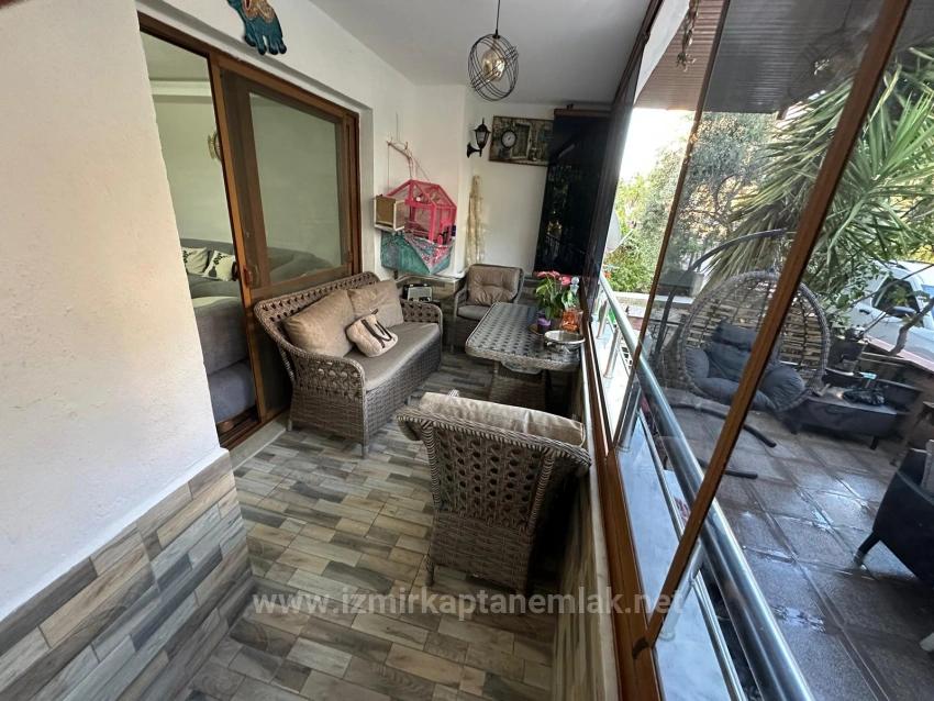 2+1-Zimmer-Wohnung Zum Verkauf In Seferihisar Ürkmez, 300 M Vom Strand Entfernt, Mit Garten