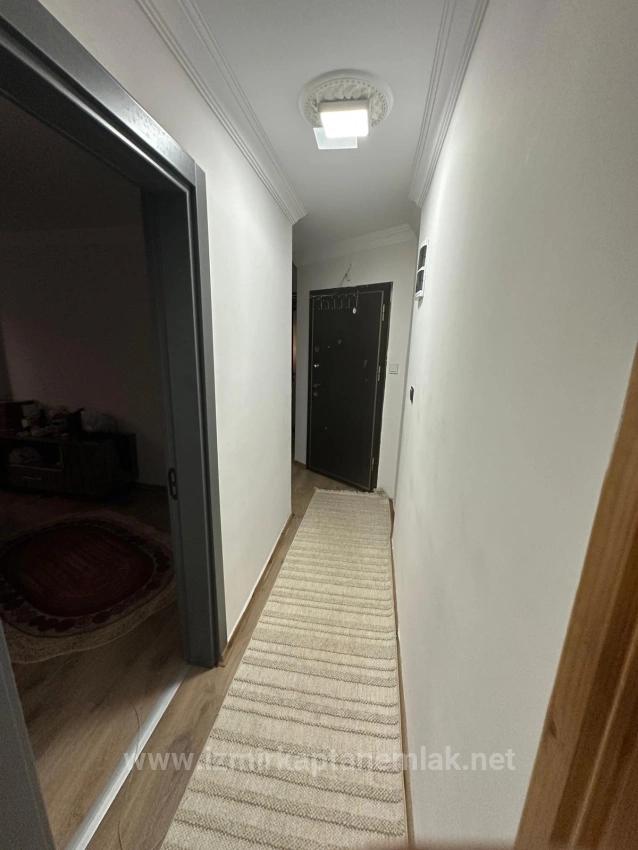 2+1-Zimmer-Wohnung Zum Verkauf In Seferihisar Ürkmez, 300 M Vom Strand Entfernt, Mit Garten