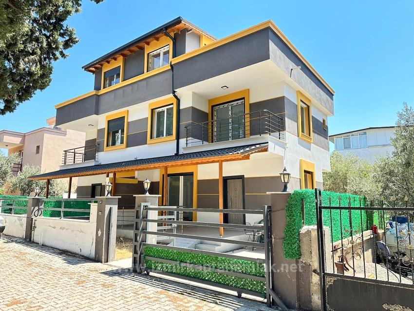 Geräumige 3+1-Zimmer-Villa Mit Großem Garten Im Stadtteil Cumhuriyet Von Seferihisar Zu Verkaufen