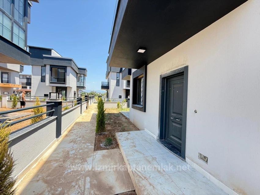 2+1 Villa Zum Verkauf Mit Eigenem Garten In Seferihisar Doğanbey