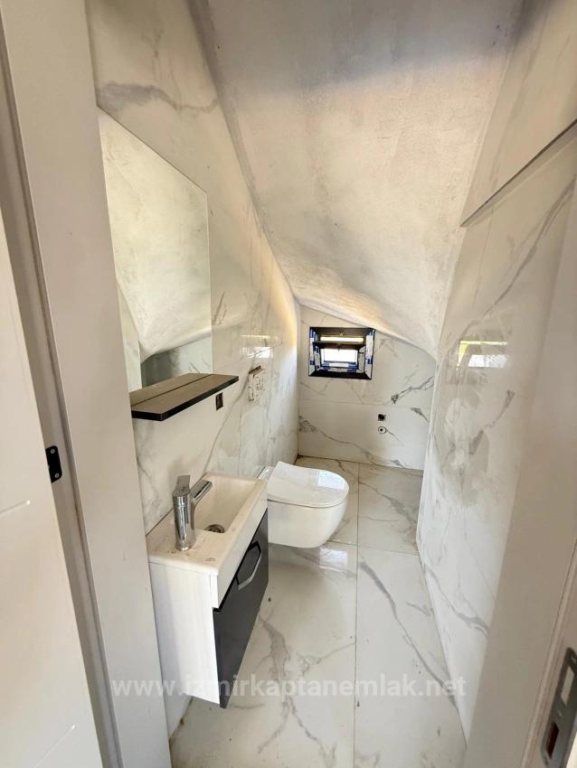 2+1 Villa Zum Verkauf Mit Eigenem Garten In Seferihisar Doğanbey