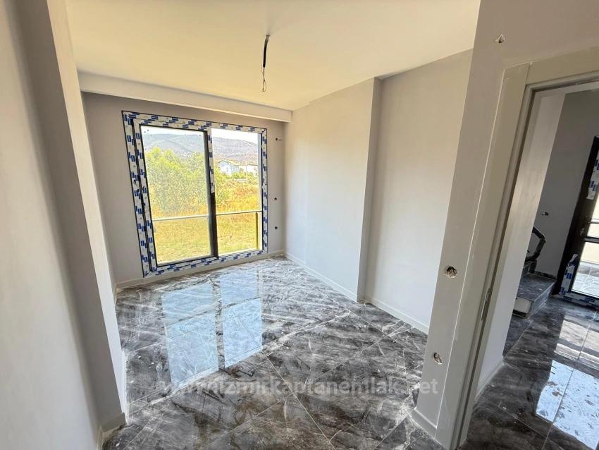 2+1 Villa Zum Verkauf Mit Eigenem Garten In Seferihisar Doğanbey