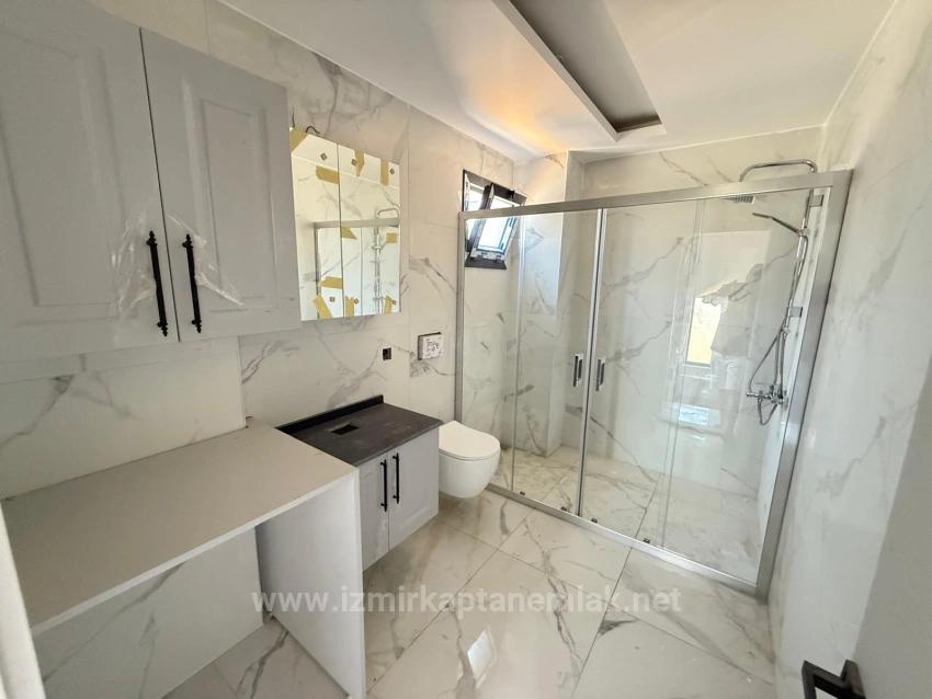 2+1 Villa Zum Verkauf Mit Eigenem Garten In Seferihisar Doğanbey