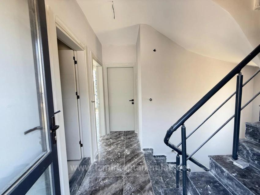 2+1 Villa Zum Verkauf Mit Eigenem Garten In Seferihisar Doğanbey