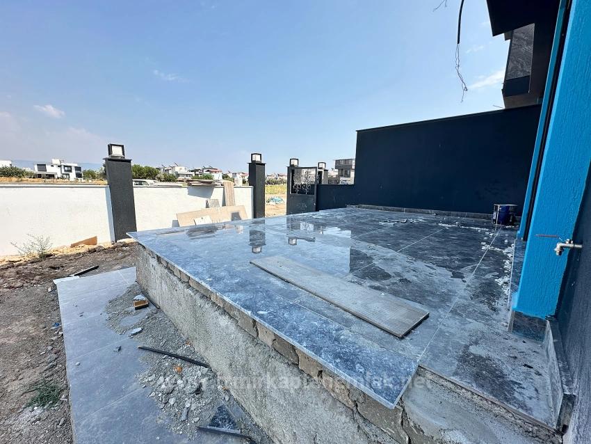 Brandneue 2+1-Villa Zum Verkauf Mit Großem Garten In Seferihisar Cumhuriyet