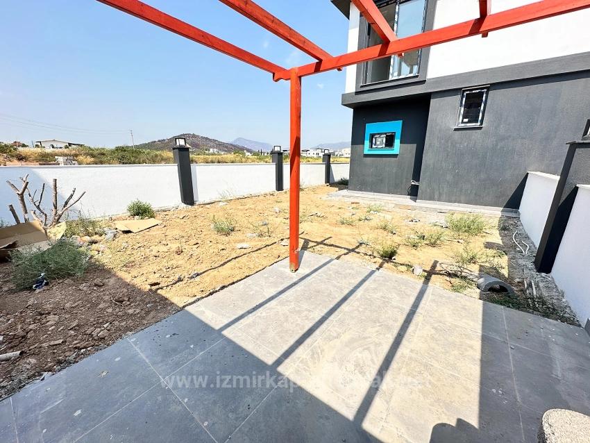 Brandneue 2+1-Villa Zum Verkauf Mit Großem Garten In Seferihisar Cumhuriyet