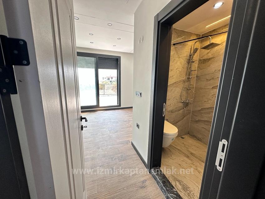 Unabhängige, Hochwertige Neue 4+1-Villa Zum Verkauf Auf 287 M2 In Seferihisar Doğanbey