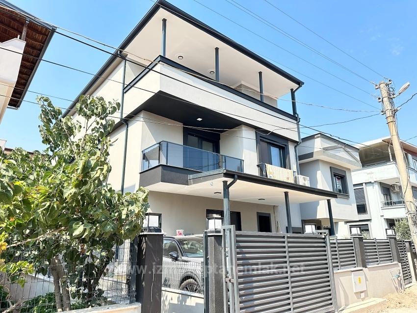 Große Brandneue 5+1-Villa Zum Verkauf Im Zentrum Von Seferihisar Doğanbey