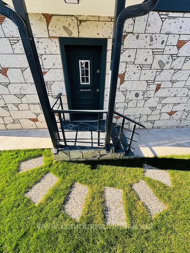 Große 3+1-Zimmer-Villa (300 M² Bruttofläche) Mit Separatem Pool In Doğanbey Zu Verkaufen