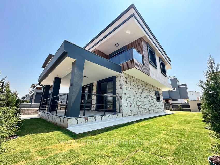 Große 3+1-Zimmer-Villa (300 M² Bruttofläche) Mit Separatem Pool In Doğanbey Zu Verkaufen