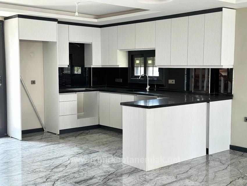 Große 3+1-Zimmer-Villa (300 M² Bruttofläche) Mit Separatem Pool In Doğanbey Zu Verkaufen