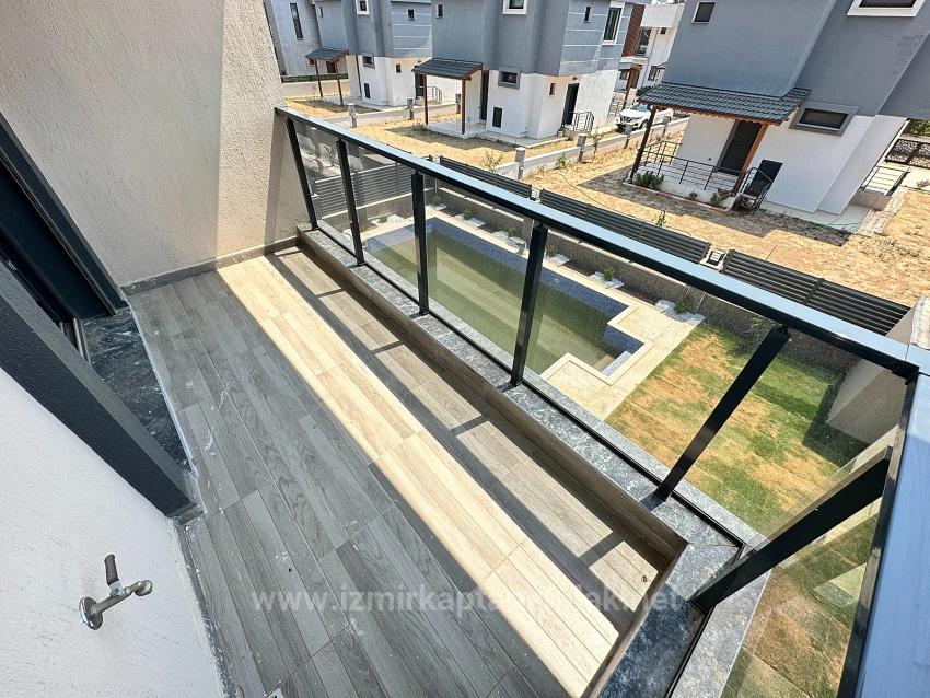 Große 3+1-Zimmer-Villa (300 M² Bruttofläche) Mit Separatem Pool In Doğanbey Zu Verkaufen