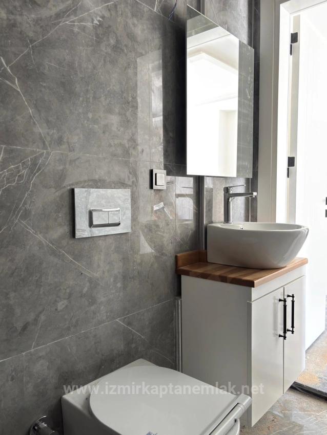 2+1-Zimmer-Villa Mit Großem Garten, 500 Meter Vom Strand In Seferihisar Ürkmez Entfernt, Zu Verkaufen.