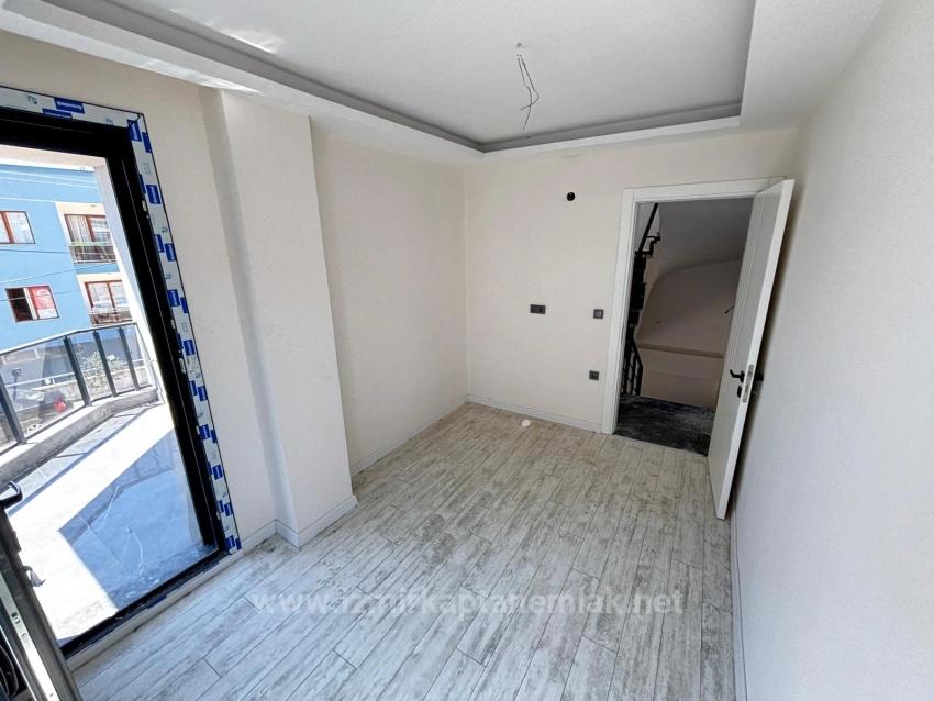 2+1-Zimmer-Villa Mit Großem Garten, 500 Meter Vom Strand In Seferihisar Ürkmez Entfernt, Zu Verkaufen.