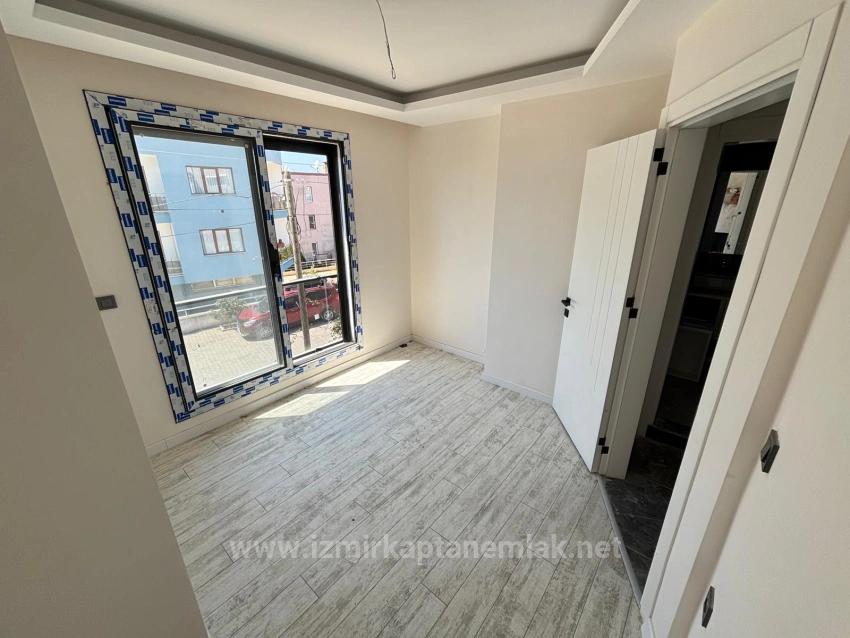 2+1-Zimmer-Villa Mit Großem Garten, 500 Meter Vom Strand In Seferihisar Ürkmez Entfernt, Zu Verkaufen.