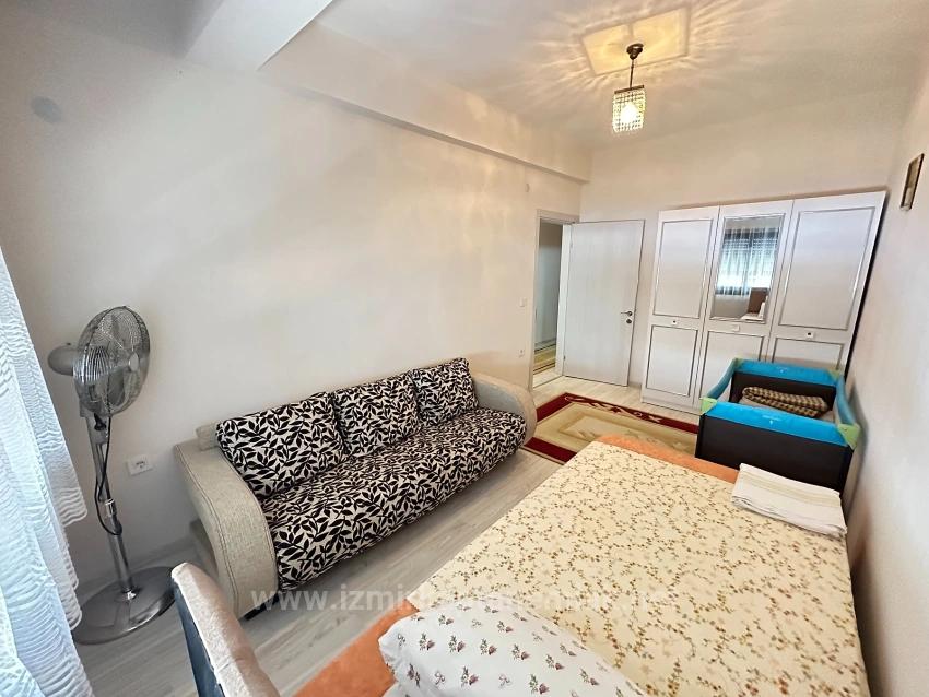 Dreifamilienhaus (4+1 Zimmer) Mit Separater Küche In Seferihisar Ürkmez Zu Verkaufen, 300 M Vom Strand Entfernt