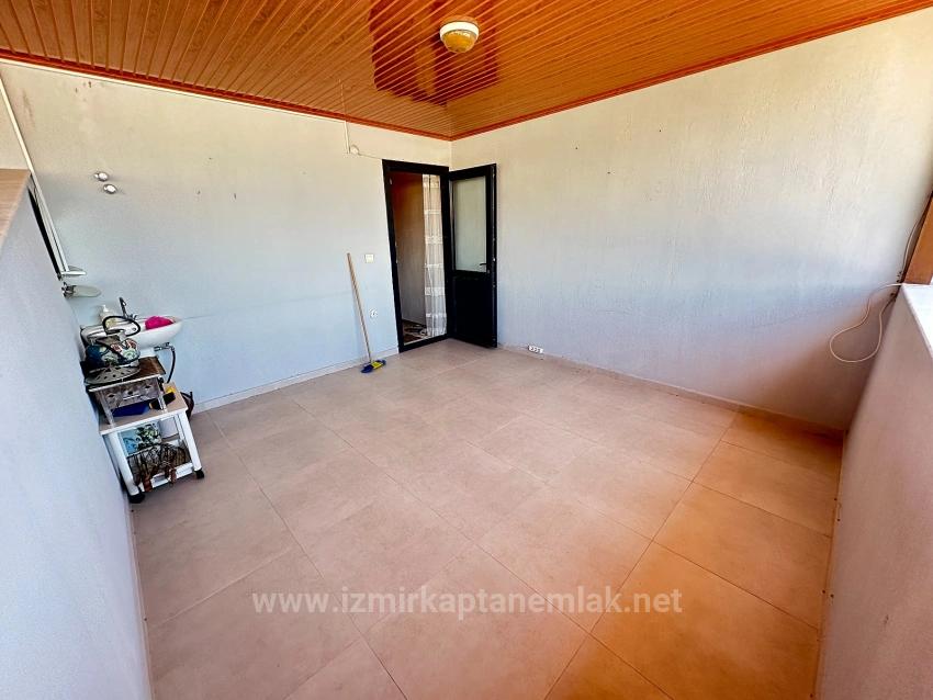 Dreifamilienhaus (4+1 Zimmer) Mit Separater Küche In Seferihisar Ürkmez Zu Verkaufen, 300 M Vom Strand Entfernt