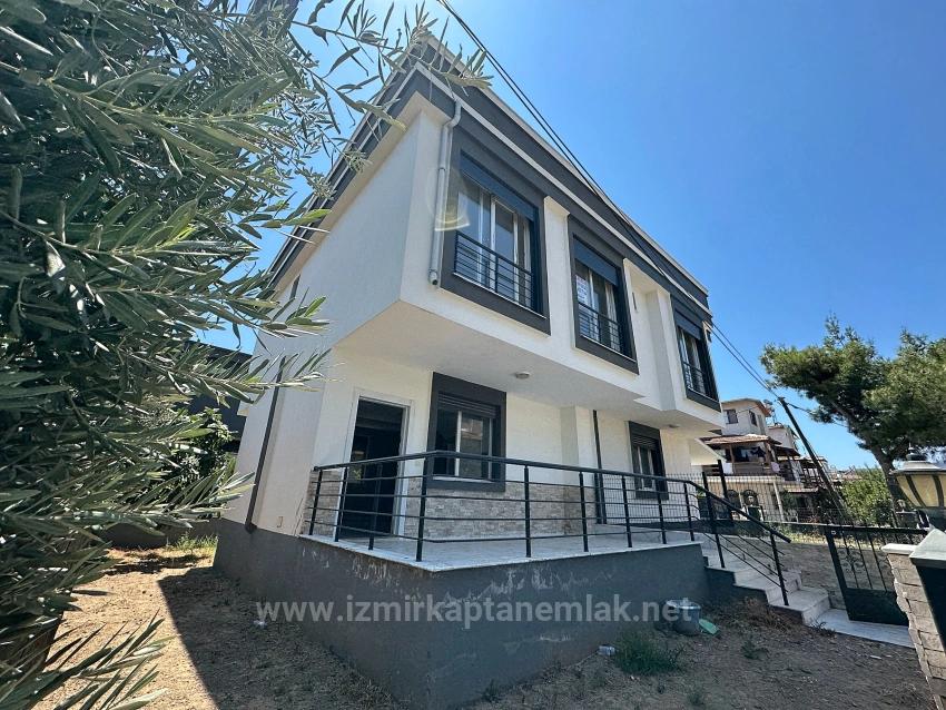 Brandneue 3+1-Zimmer-Villa Mit Großem Garten, 500 M Vom Strand Entfernt In Seferihisar Doğanbey Zu Verkaufen