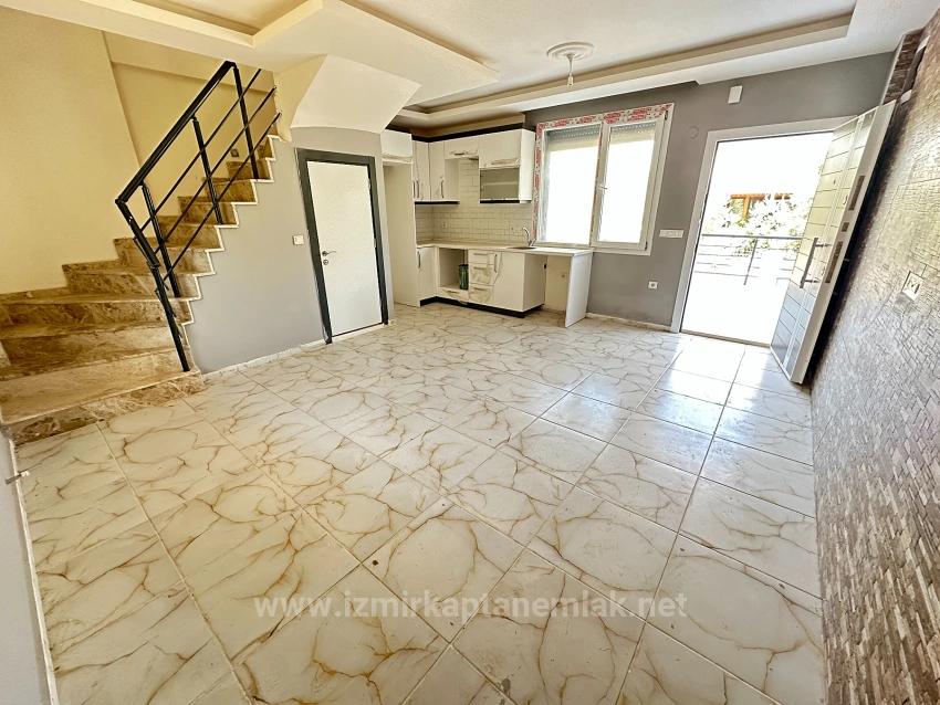 Brandneue 3+1-Zimmer-Villa Mit Großem Garten, 500 M Vom Strand Entfernt In Seferihisar Doğanbey Zu Verkaufen