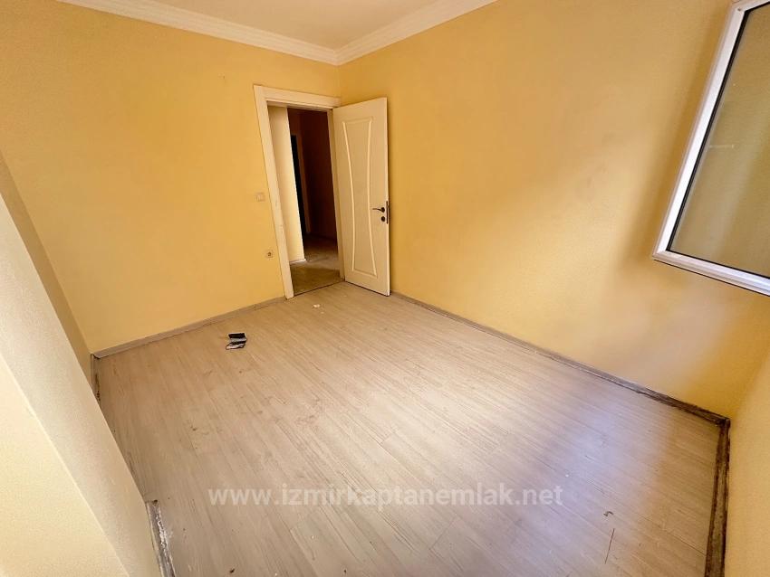 2+1-Zimmer-Wohnung Zum Verkauf In Seferihisar Ürkmez, Zentral Gelegen, 150 M Vom Strand Entfernt