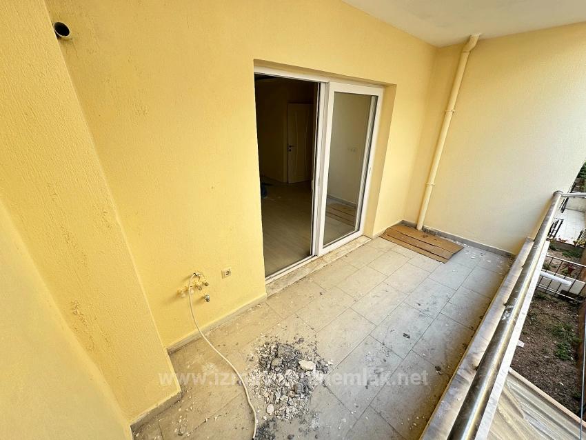 2+1-Zimmer-Wohnung Zum Verkauf In Seferihisar Ürkmez, Zentral Gelegen, 150 M Vom Strand Entfernt