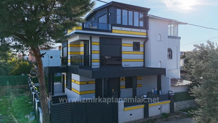 210 M² Große, Unabhängige Luxusgarten-3+1-Villa Zum Verkauf In Seferihisar Doğanbey