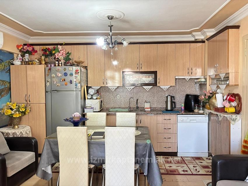 2+1-Zimmer-Wohnung Zum Verkauf Im Zentrum Von Seferihisar Ürkmez, 150 M Vom Strand Entfernt