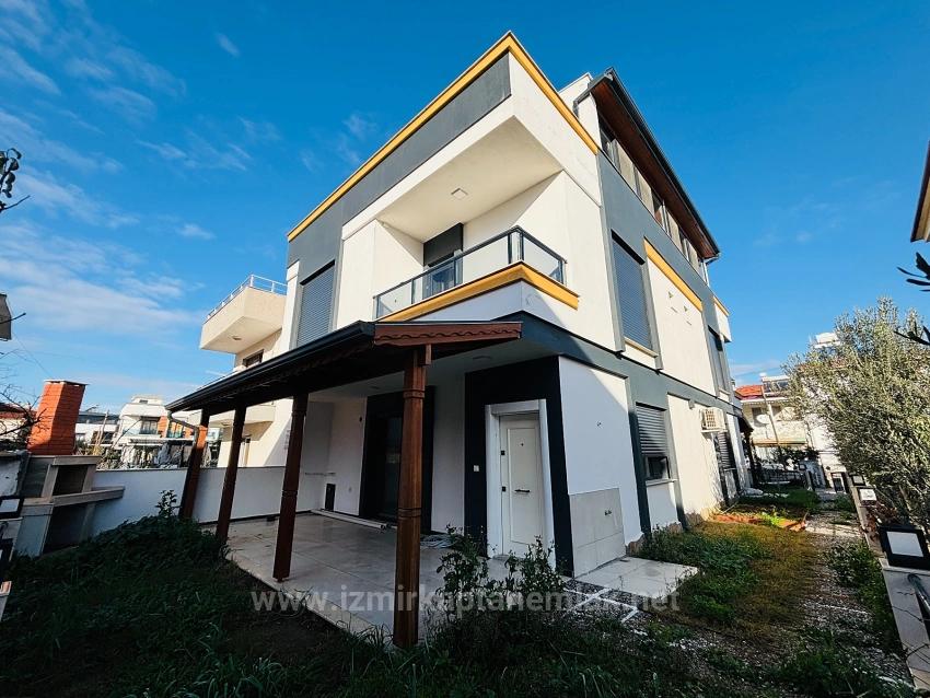 3+1 Villa Mit Großem Garten Zum Verkauf In Seferihisar Doğanbey