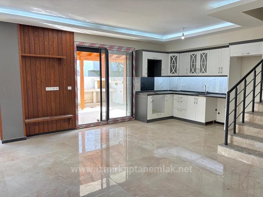 3+1 Villa Mit Großem Garten Zum Verkauf In Seferihisar Doğanbey