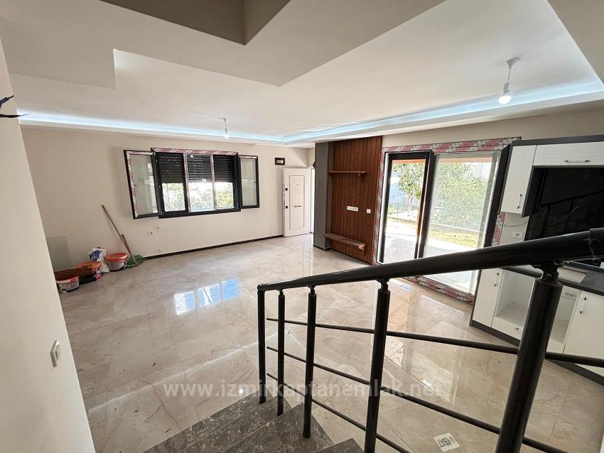 3+1 Villa Mit Großem Garten Zum Verkauf In Seferihisar Doğanbey