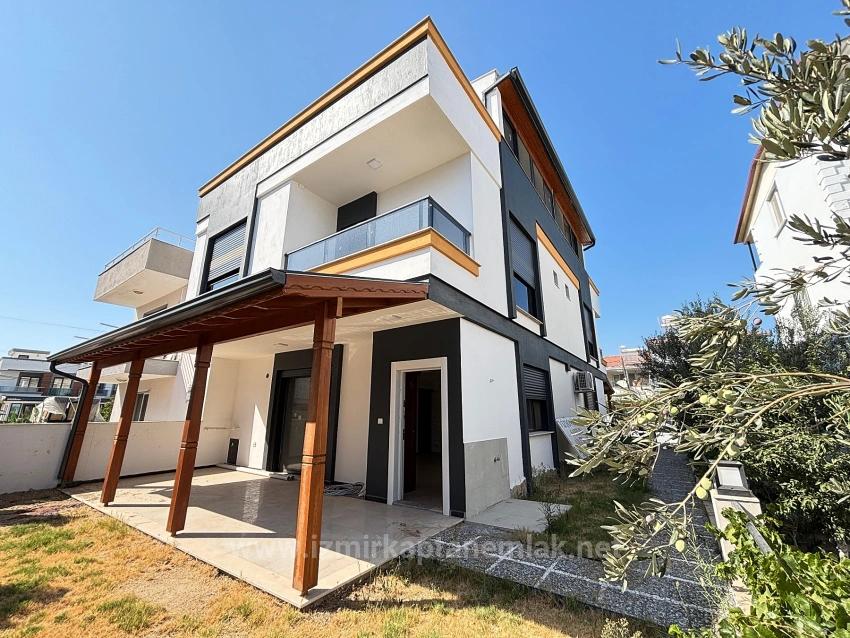 3+1 Villa Mit Großem Garten Zum Verkauf In Seferihisar Doğanbey