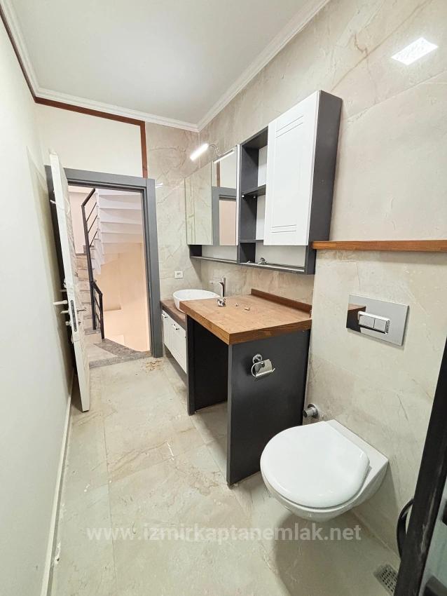 3+1 Villa Mit Großem Garten Zum Verkauf In Seferihisar Doğanbey