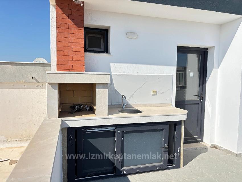 3+1 Villa Mit Großem Garten Zum Verkauf In Seferihisar Doğanbey