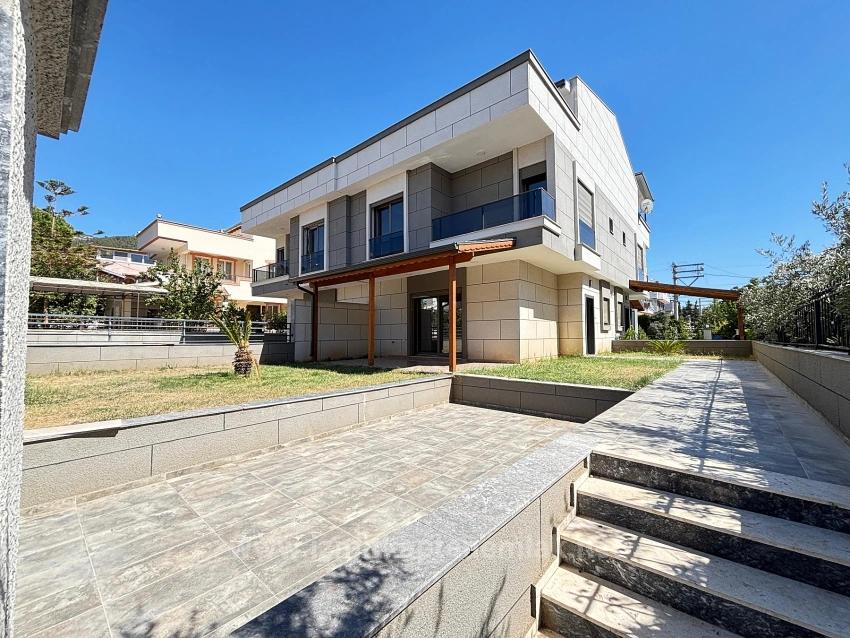 3+1 Villa Zum Verkauf In Menderes Özdere, 500 Meter Vom Strand Entfernt, Mit Parkplatz Und Großem Garten