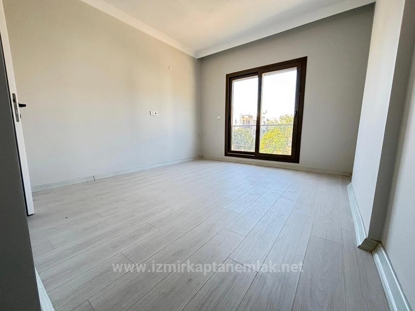 3+1 Villa Zum Verkauf In Menderes Özdere, 500 Meter Vom Strand Entfernt, Mit Parkplatz Und Großem Garten